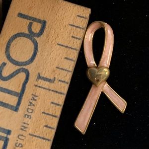 NWT Vintage 1992 Avon breast cancer pearled enamel ribbon pin, 1 1/4 inch